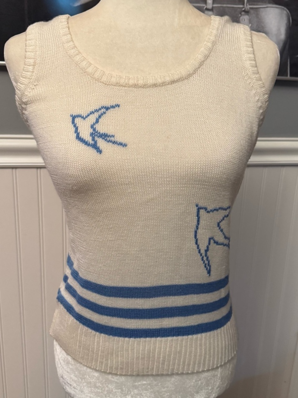 Jantzen Vintage Women’s White Sweater Vest Blue Birds Stripes Size Small - Picture 1 of 7